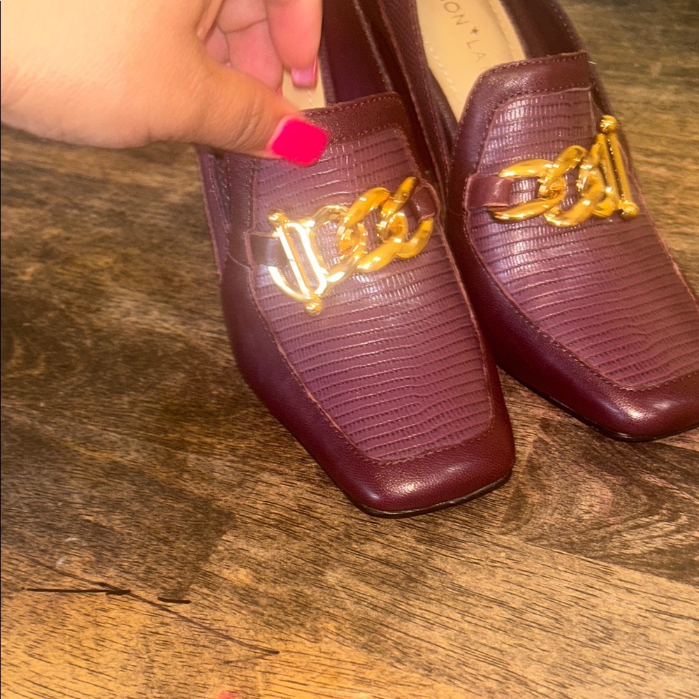 Gibson Latimer Women's Deep Red Loafers with Gold Accent - Picture 8 of 10